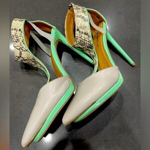 TERALYN ANKLE STRAP HIGH HEEL SANDALS. REPTILE PRINT & GREEN. JustFab. Size 9.